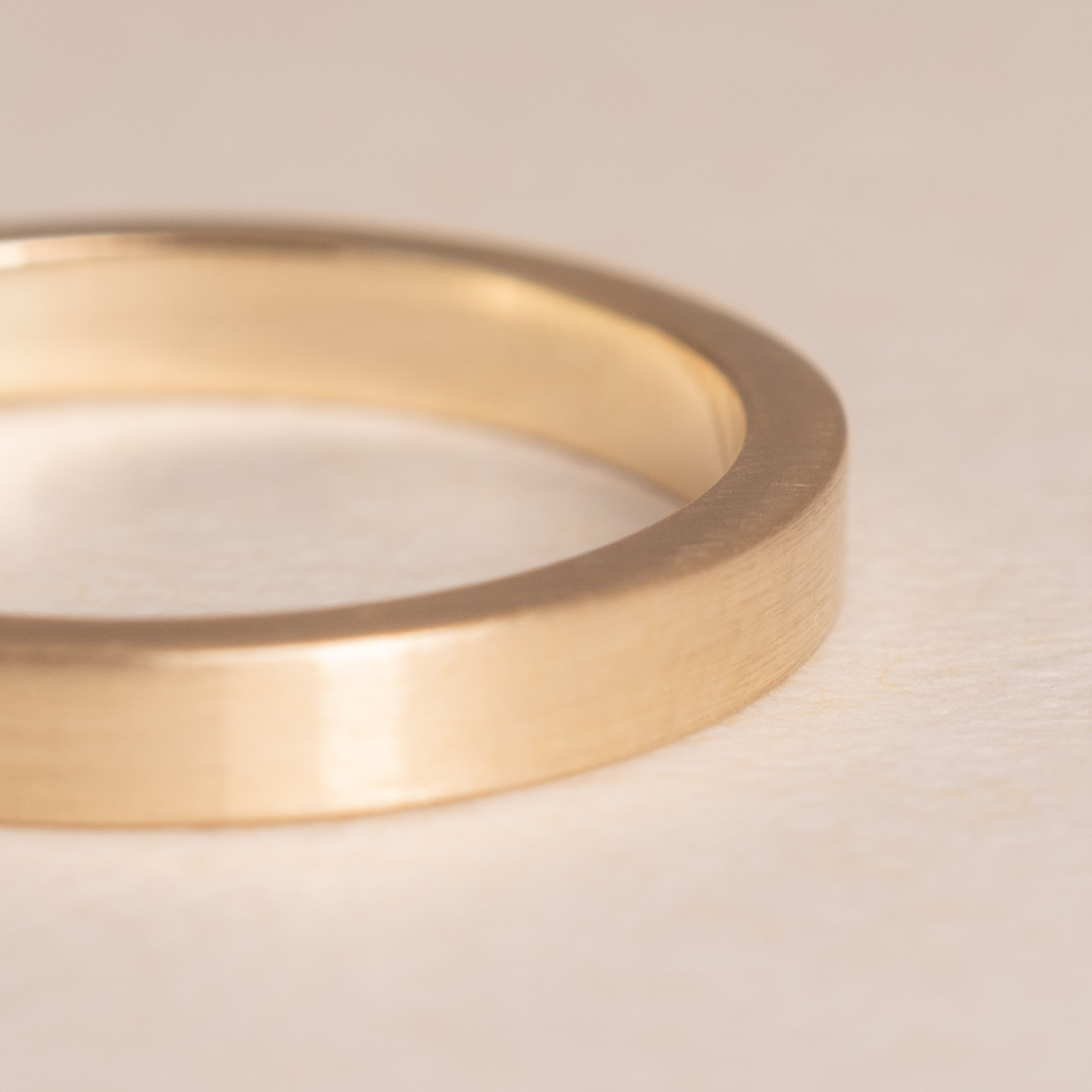 イエローゴールド,平打ち形状,平打ちフォルムは結婚指輪の定番