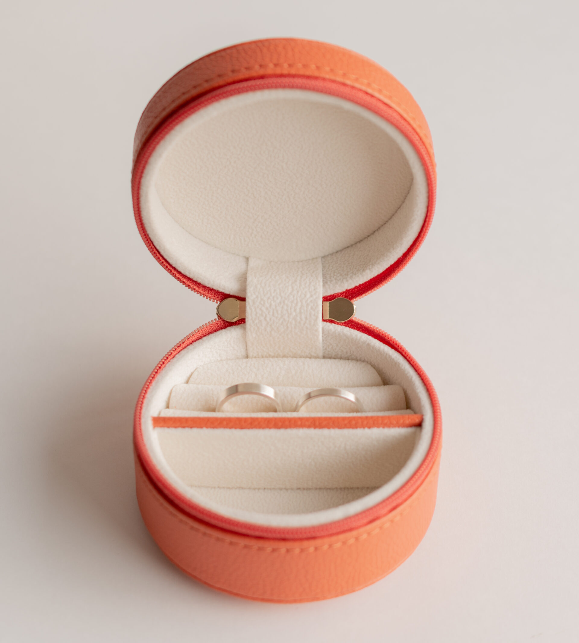 ペアリング専用のマカロンケース